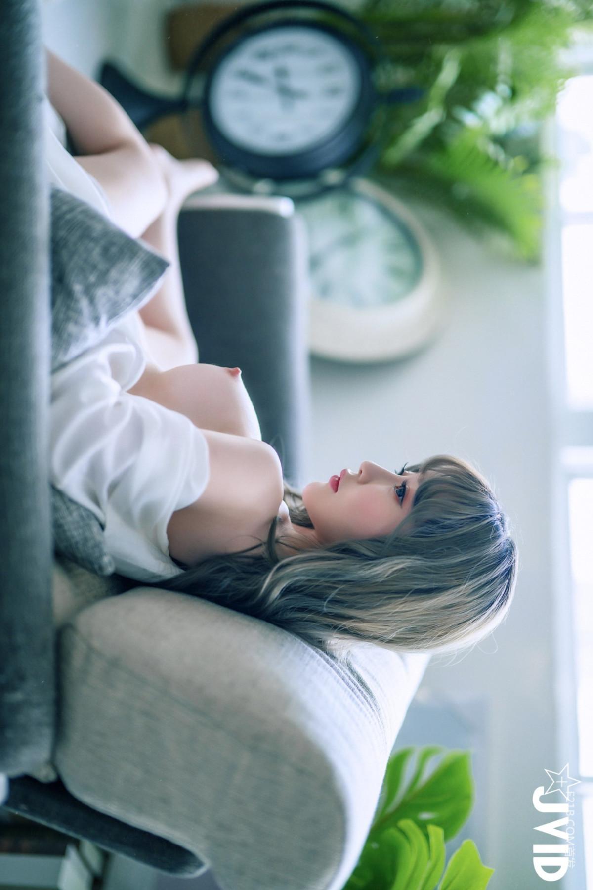 JVID 璃奈醬 – 兄弟一起把玩超美極品充氣娃娃，誤觸開關，一秒變真人 掰超開特寫／粉嫩鮑 Set.02(8)