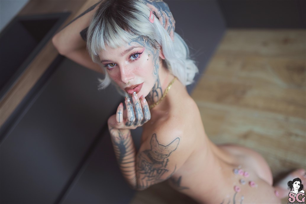 suicide girls