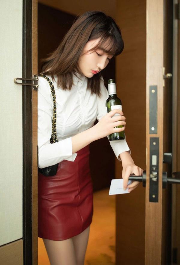 醉酒美女陆萱萱眼帘迷离太诱人(12)