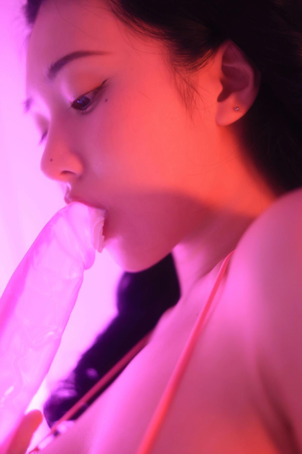 Yeon Woo 연우, Photobook 「TOY」 Set.01(15)