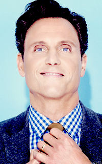 Tony Goldwyn EbxbEVwV_o