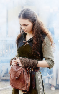 Sophie Skelton - Page 2 LmPiAMeW_o