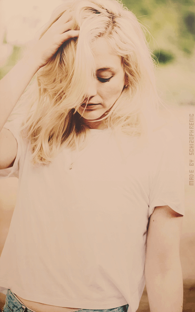 Emily Kinney R1dqSThE_o