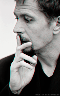 Gary Oldman UkNF0bKS_o