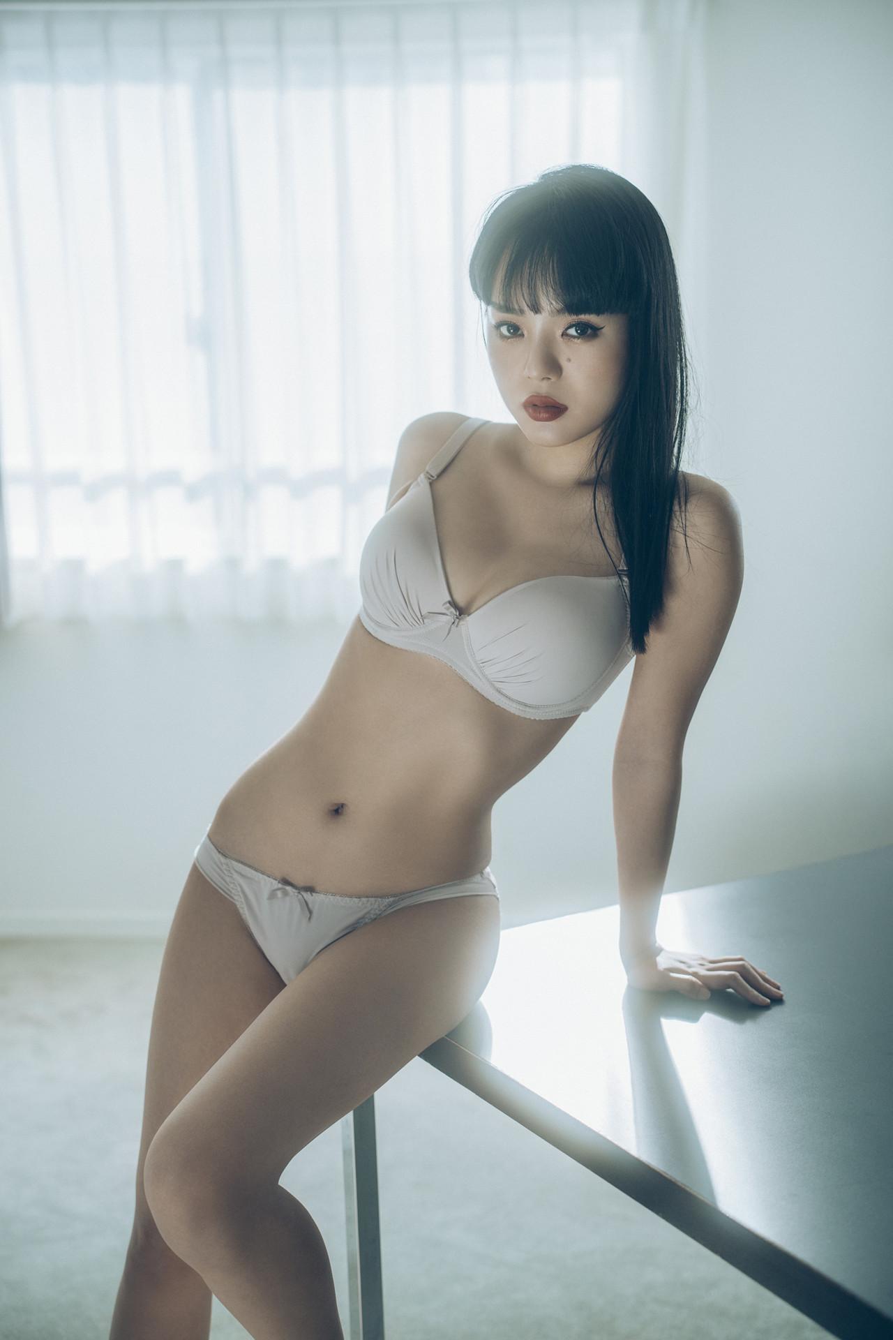 EIMI エイミ, デジタル写真集 「Undergarments」 Set.01(17)