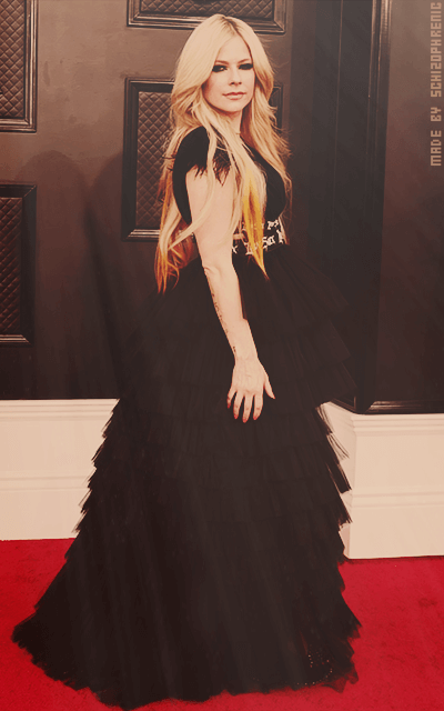 Avril Lavigne HBAm7JmJ_o