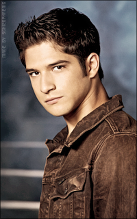 Tyler Posey Il6e4dnh_o