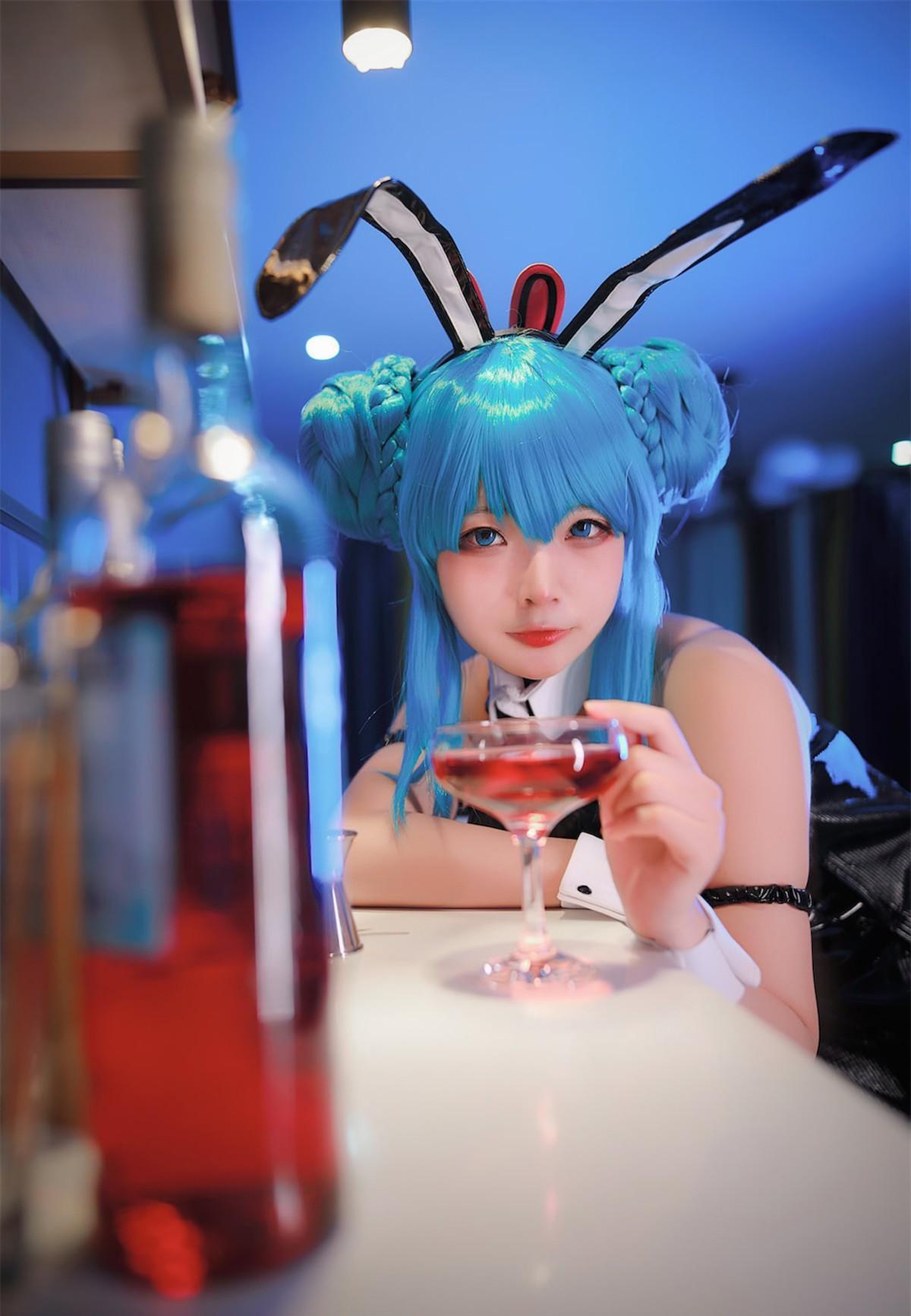 Cosplay Yuuhui玉汇 初音黑兔(1)