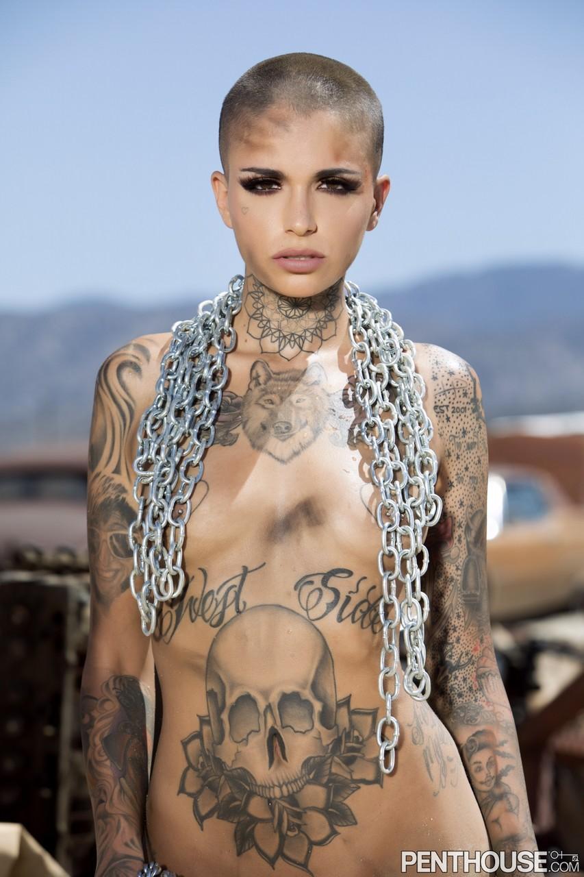 Bald inked babe Leigh Raven flaunts her small boobs and poses nude outdoors(7)