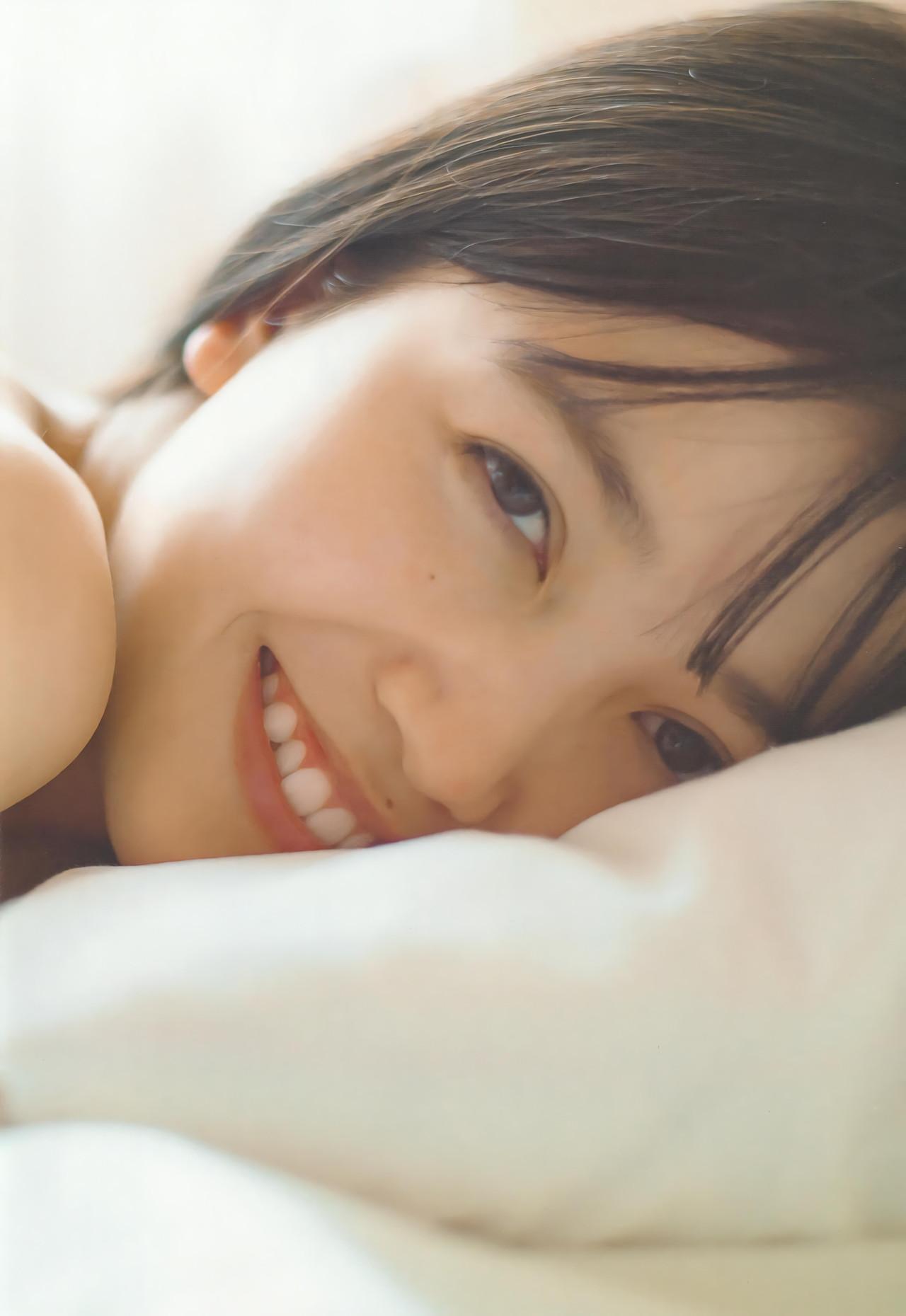 Shiori Kubo 久保史緒里, 1st写真集 [交差点] Set.02(33)