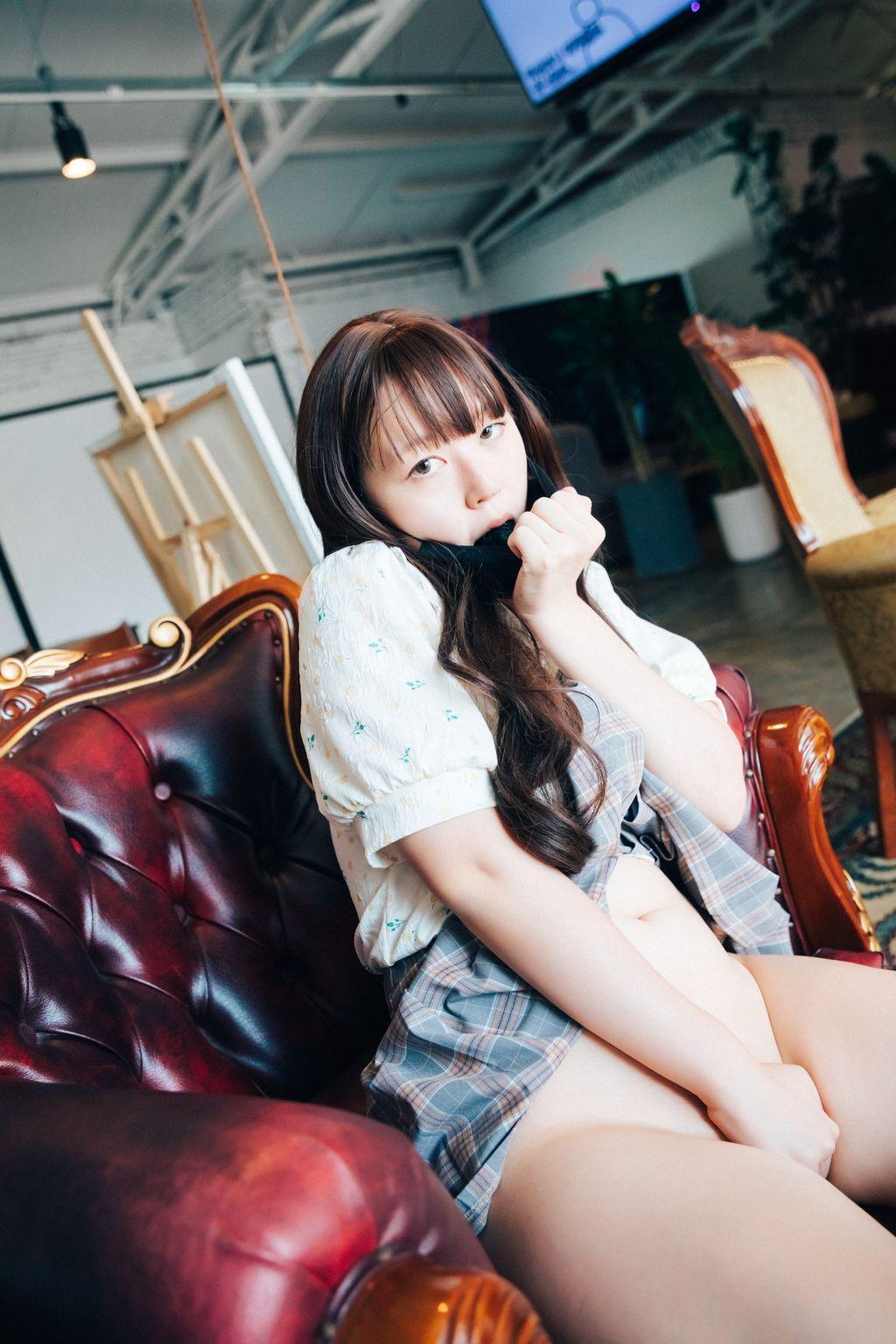 [Loozy] Mozzi (모찌): Pee Dog Play (104 photos )(76)