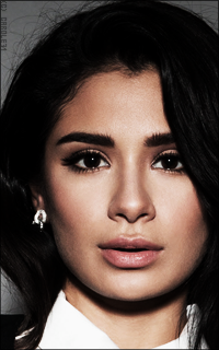 Diane Guerrero DJiclUTU_o