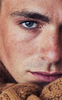 Colton Haynes L5uXhvJ1_o