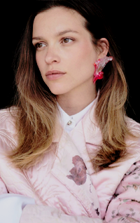 Sophie Cookson IlvhhfG8_o