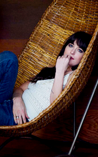 Dakota Johnson TmcMEE1v_o