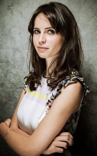 Felicity Jones TmKfSQJh_o