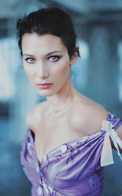 Bella Hadid GMHQ6rN7_o