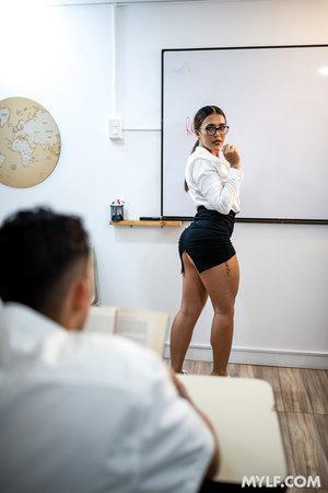 Nerdy Colombian teacher Kloe Saint getting screwed by her student