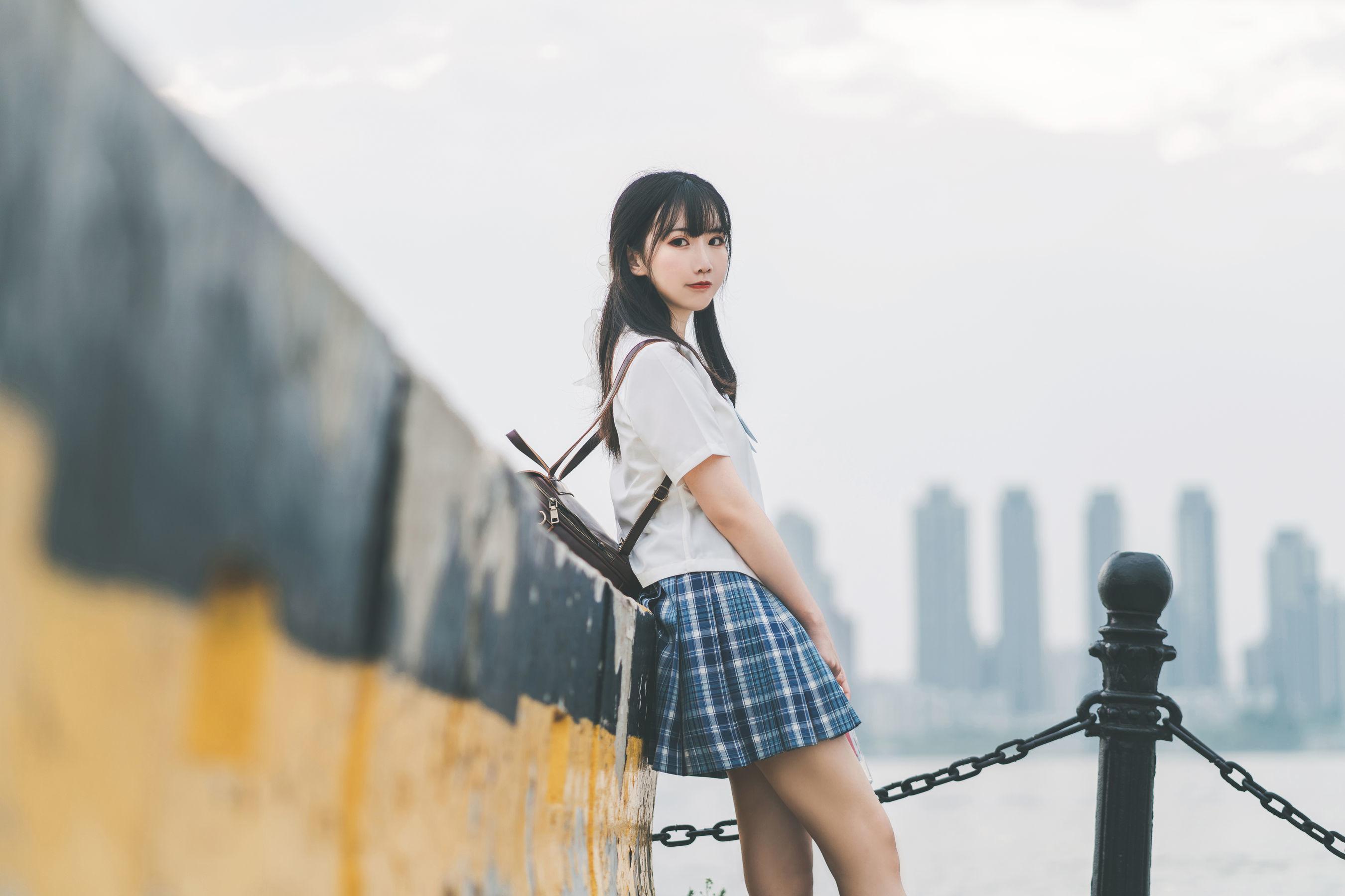 [网红COSER] 面饼仙儿 – 沙雕JK(16)