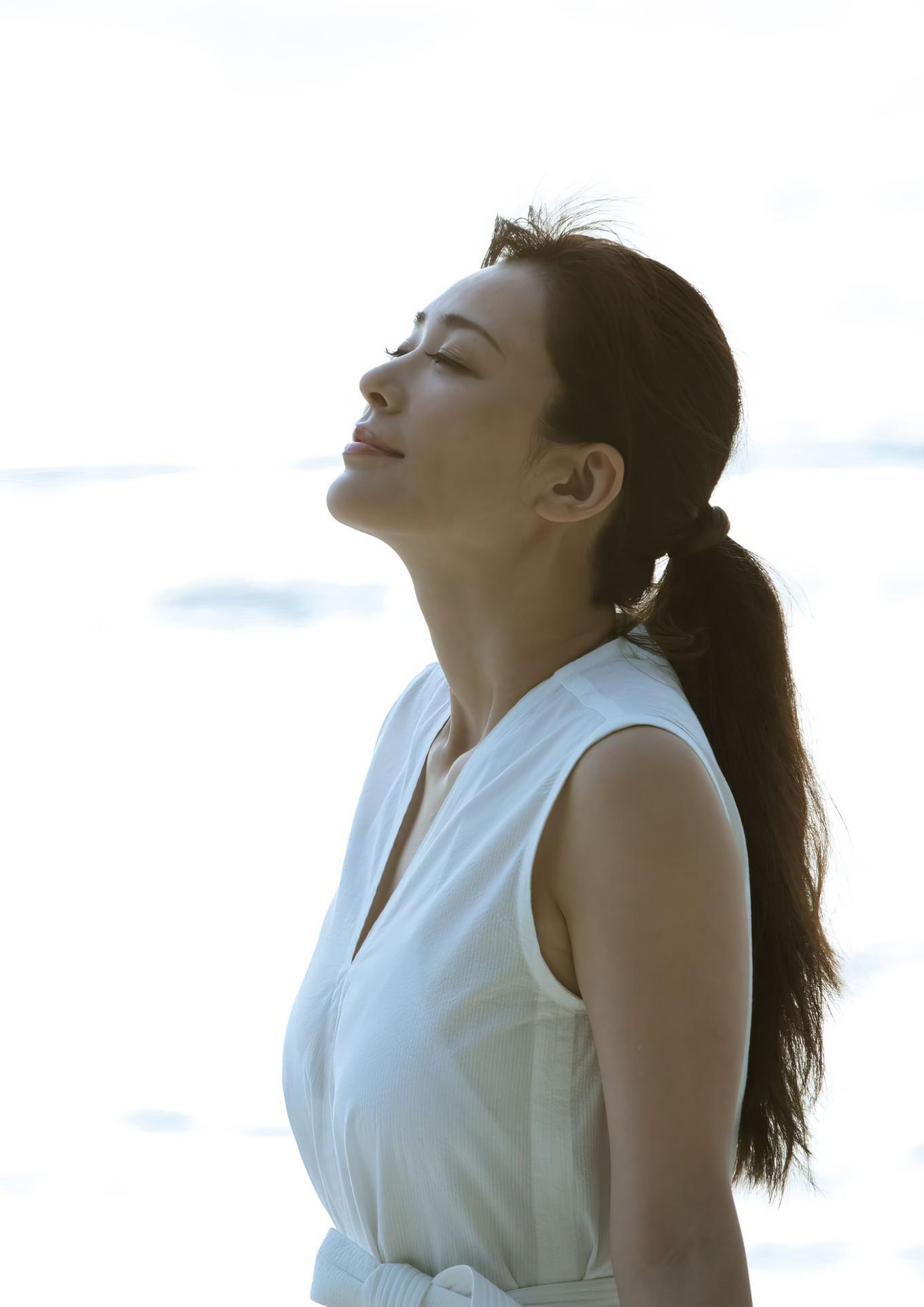 Chiaki Hiratsuka 平塚千瑛, ファースト写真集 『Birth』 Set.02(22)