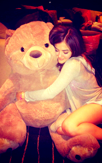 Lucy Hale FmLahSAj_o