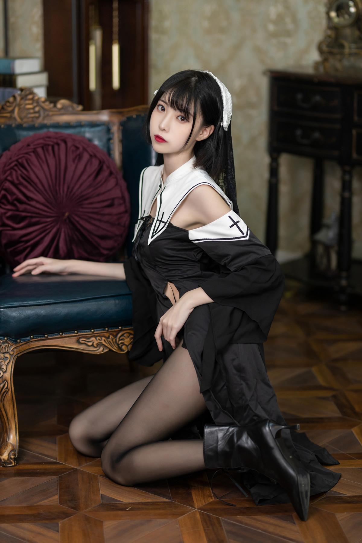 Cosplay 许岚LAN – 暗黑修女(1)