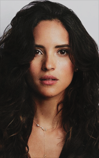 Adria Arjona 8uOfKh0r_o