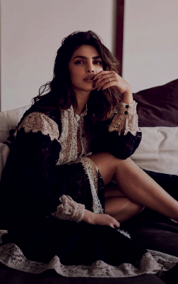 Priyanka Chopra T7cGnPm1_o