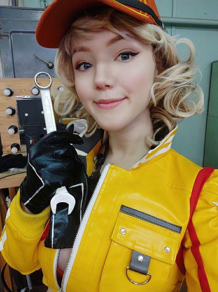 Lada Lyumos - Cindy Aurum