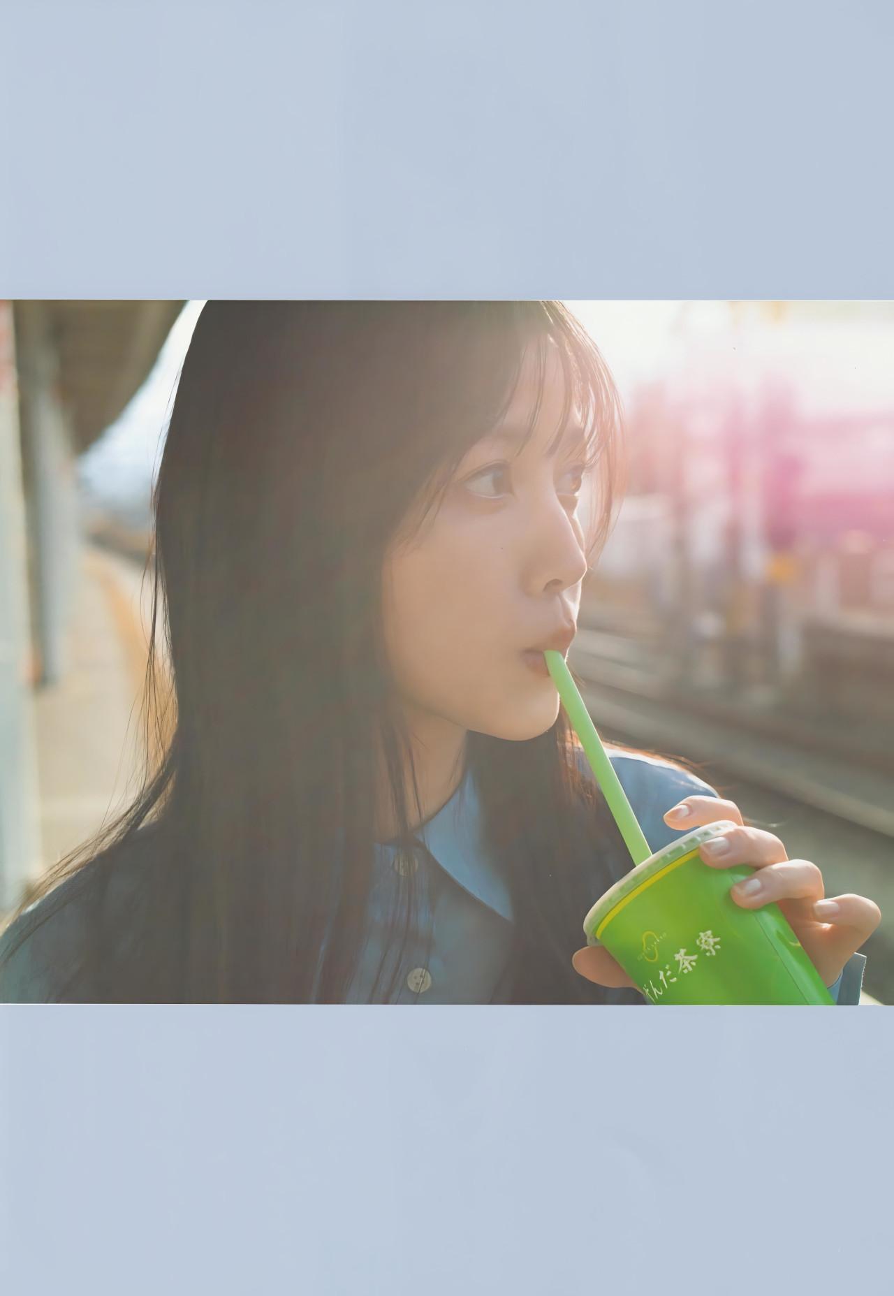 Shiori Kubo 久保史緒里, 1st写真集 [交差点] Set.03(40)