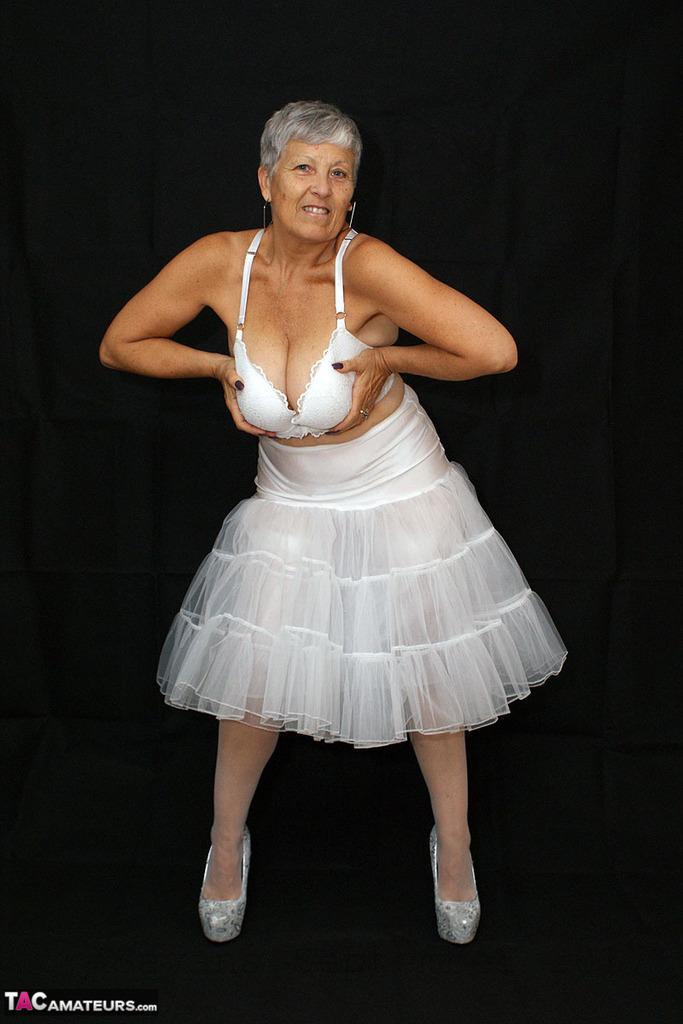 Brazen plump granny Savana flashes panty upskirt in tutu & sparkly high heels(3)