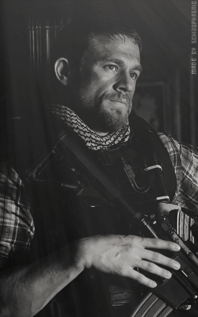 Charlie Hunnam C4Y00OAg_o