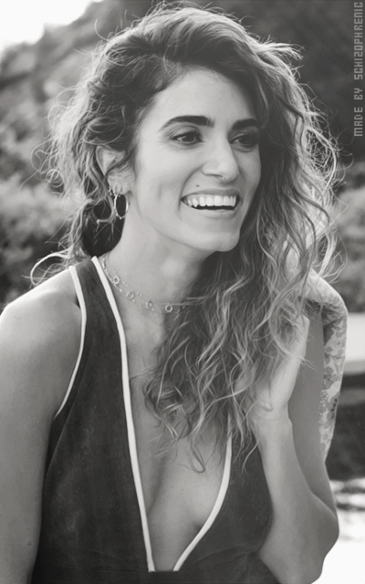 Nikki Reed G0xp2YfJ_o