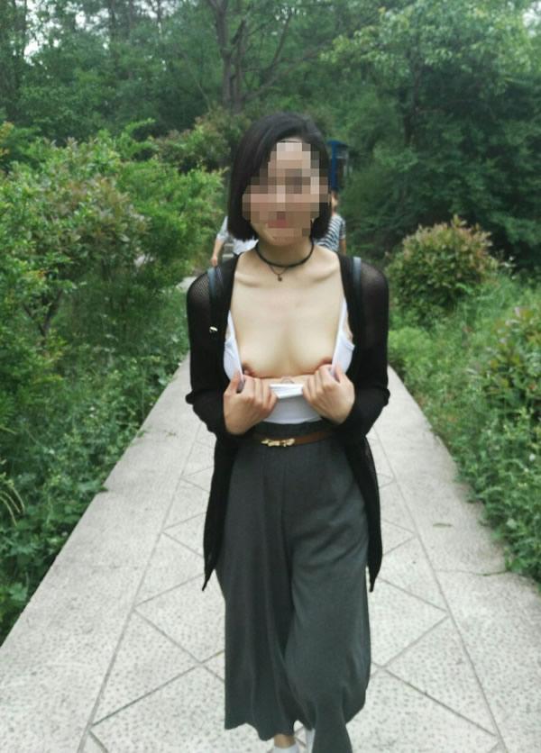 极品露出之美女室外无圣光人体艺术写真8(19)