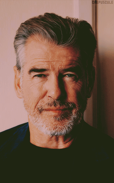 Pierce Brosnan 8ozX76Ix_o