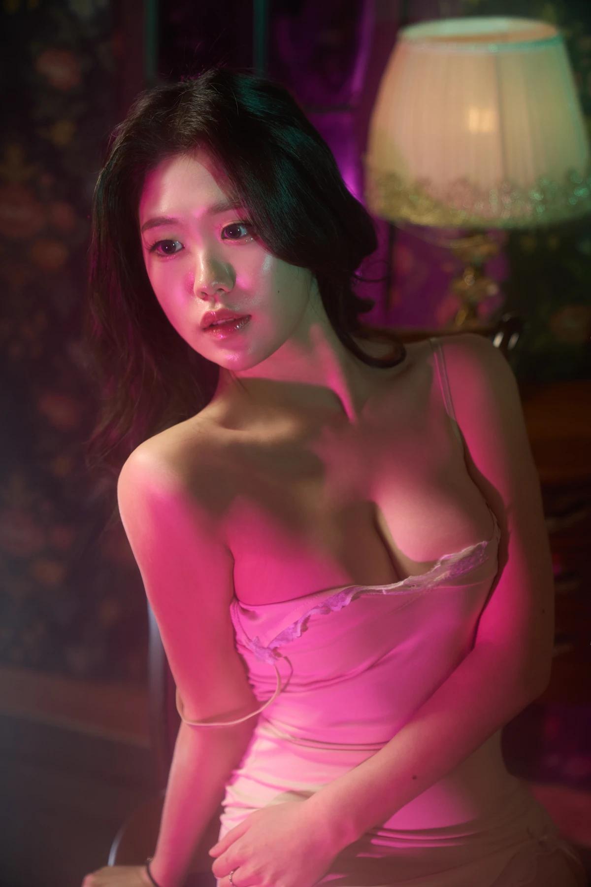HaEun 하은, Photobook 「Fair Skin」(2)