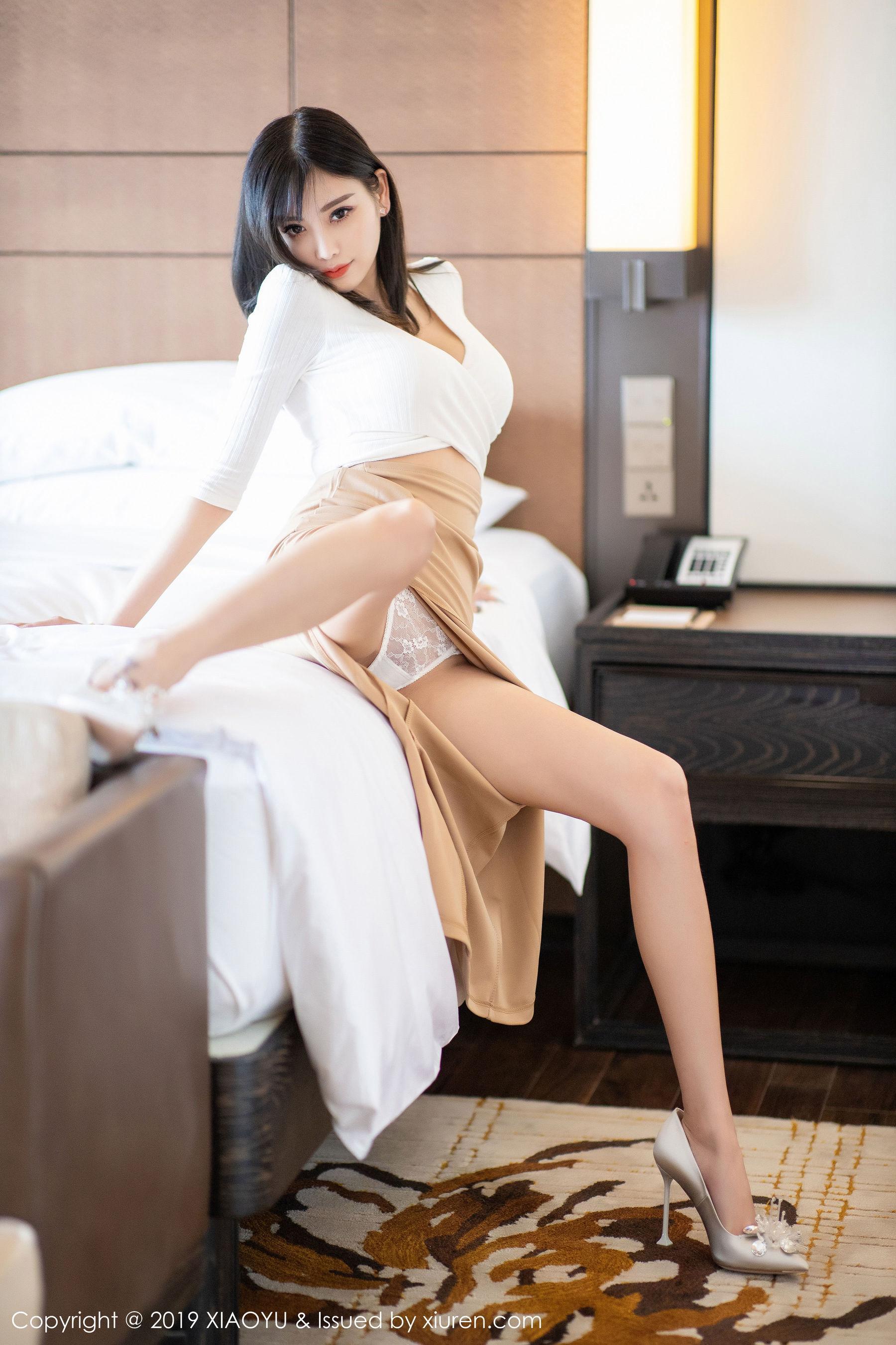 杨晨晨sugar《优雅的服饰+性感内衣》 [语画界XIAOYU] Vol.219 写真集(10)