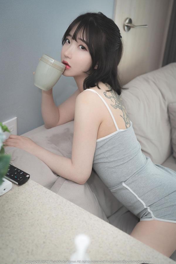 粉嫩美女孙乐乐Son Ye-Eun - 居家灰色连体衣(21)