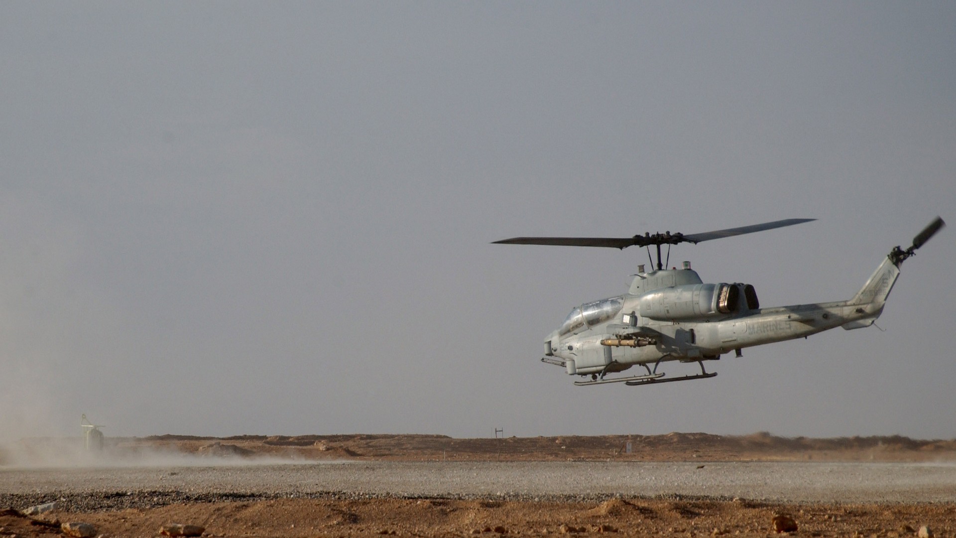 Combat Attack Helicopters AH-1W Super Cobra-005_cr.jpg