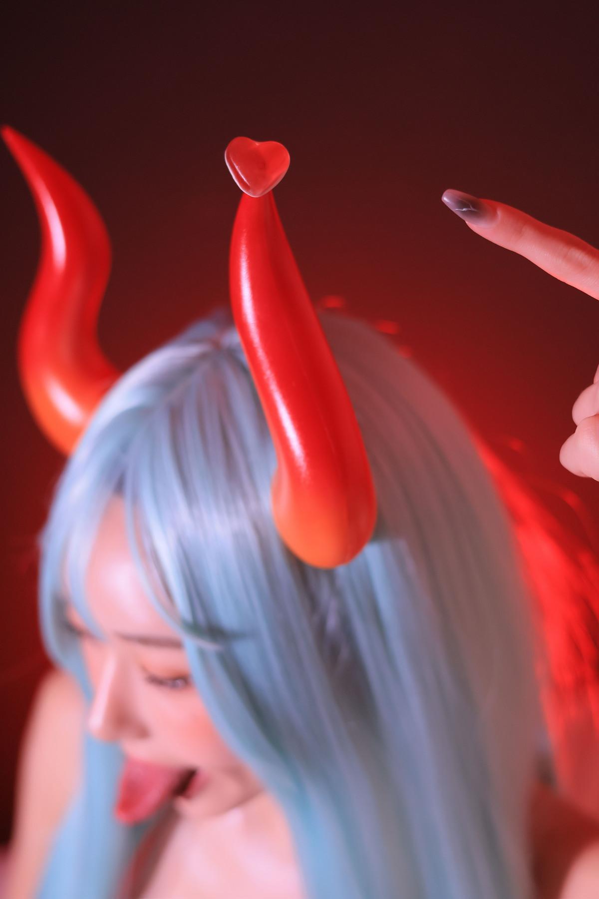Dongeuran 동그란, PhotoBook 「Red Succubus」 Set.03(47)