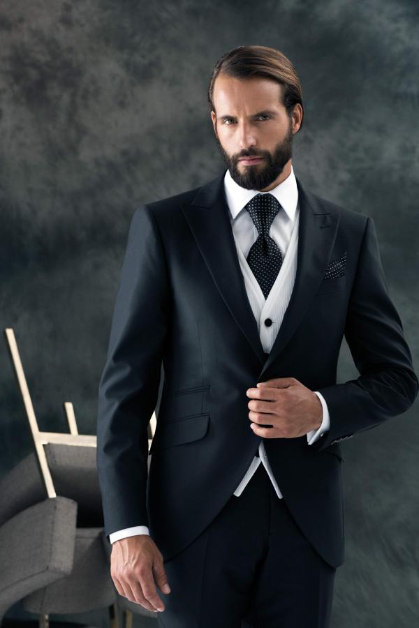 MALE MODELS IN SUITS: Ricardo Guedes for Fuentecapala