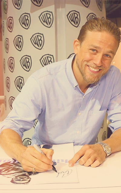 Charlie Hunnam 9U5j3sYK_o