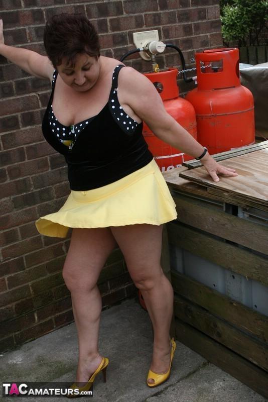 Fat older woman Kinky Carol flashes her bra and upskirt underwear on a patio(9)