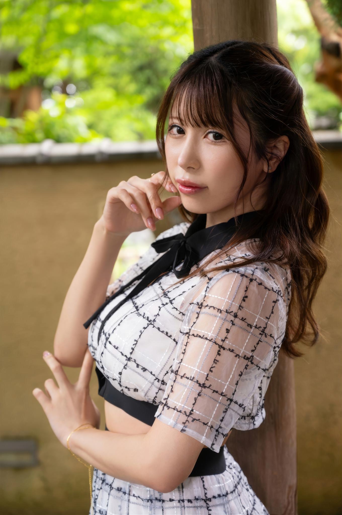 Mikuru Shiiba 有岡みう, 写真集 「木漏れ日の中で」 Set.01(1)