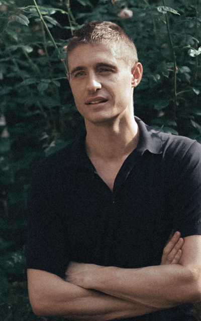 Max Irons Ca50wwAP_o