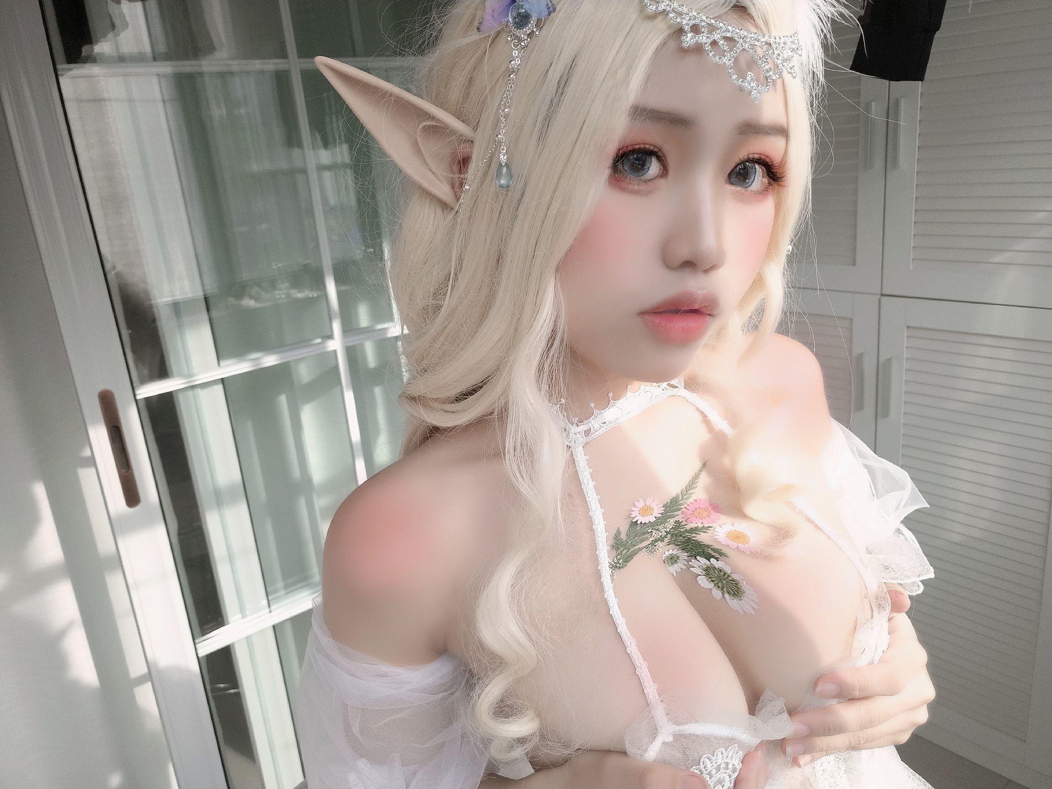 [美女Coser] 一笑芳香沁 《少女与花》 写真集(10)