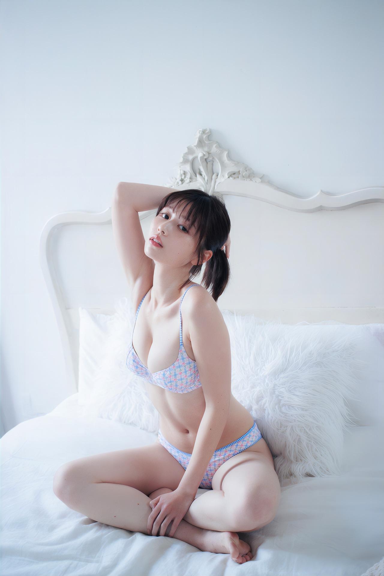 Yuzuha Saeki 冴木柚葉, 写真集 サンプル版 妄想をかき立てる表情(9)