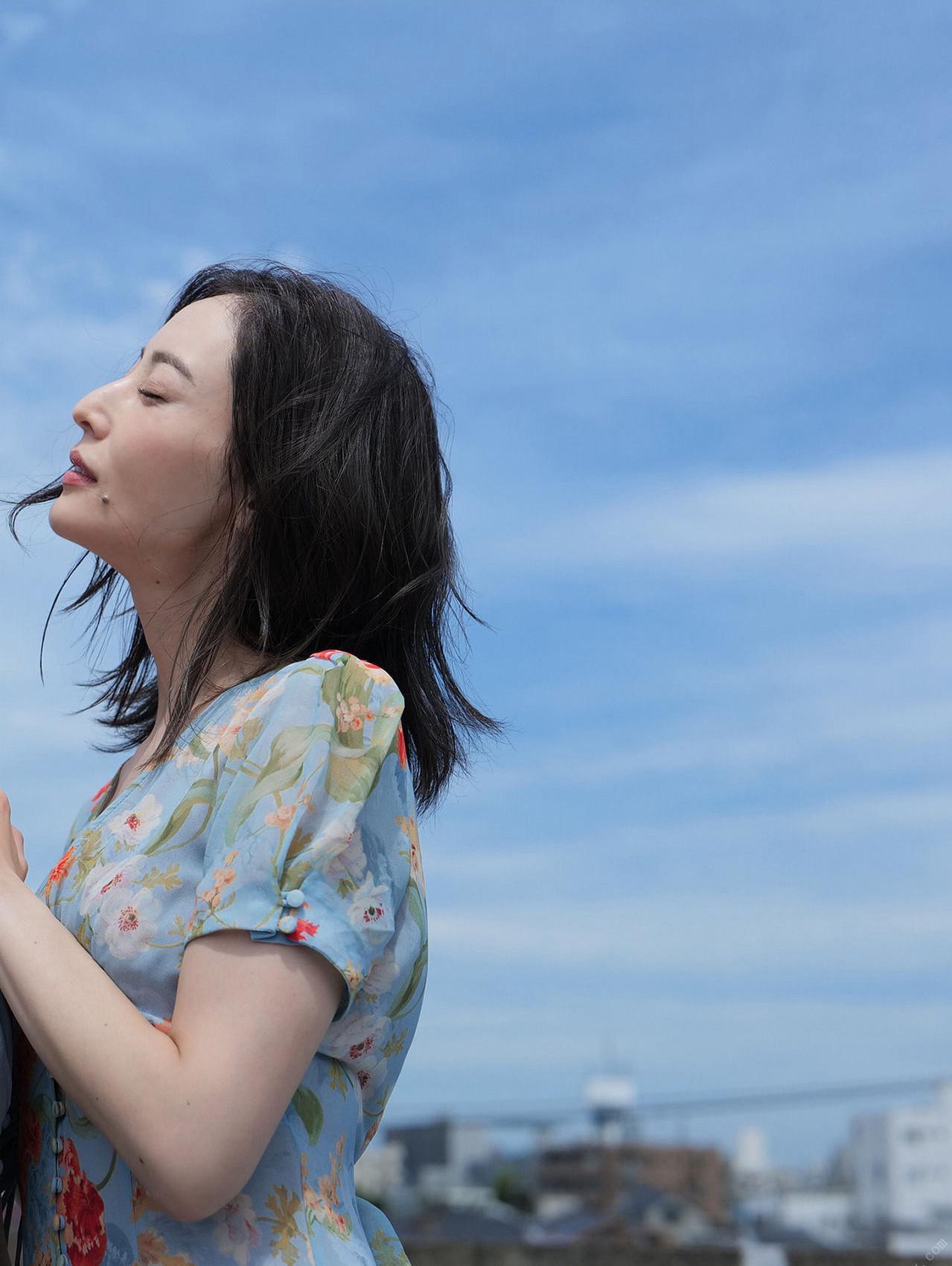 岡田紗佳 池田夏希, 週刊ポストデジタル写真集 「ピラミッドQUEEN　煌めきの女王」 Set.03(4)