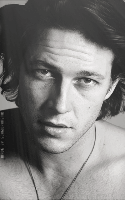 Luke Bracey JsvvrJm8_o