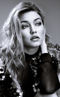 Gigi Hadid UVrnykH4_o